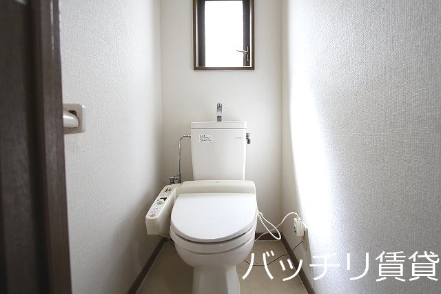 トイレ　画像は別号室のため、現況優先