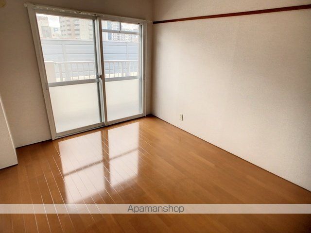 相模大野ロイヤルマンションの居間写真