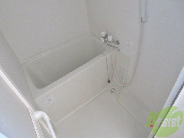バス・シャワールーム　こちらはお風呂。一日の疲れをここで癒してください。
