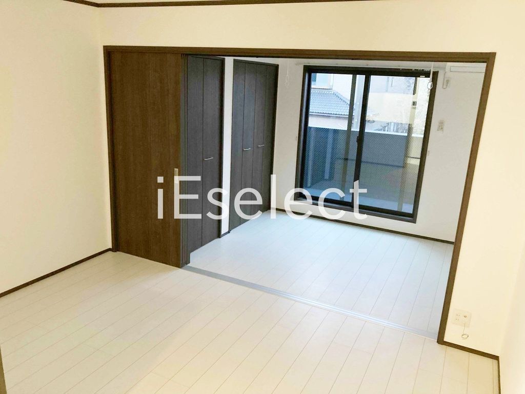 居室・リビング　広々10帖のリビングは明るいお部屋です