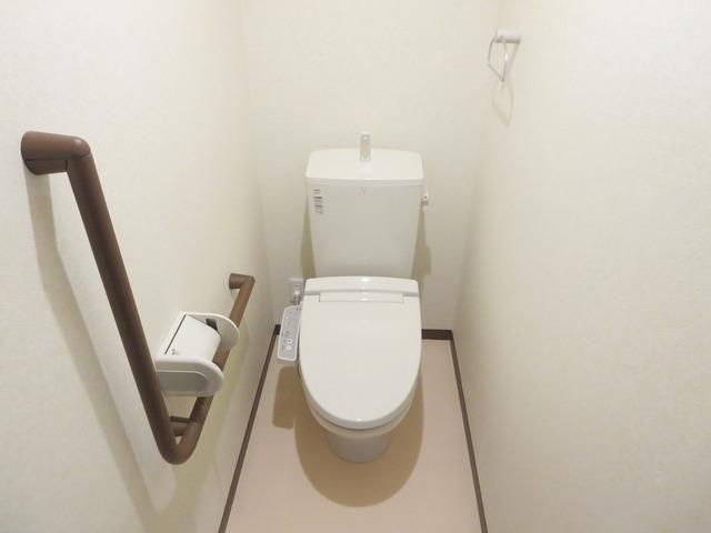 東急池上線 洗足池駅 徒歩6分 3階建 築12年のトイレ写真