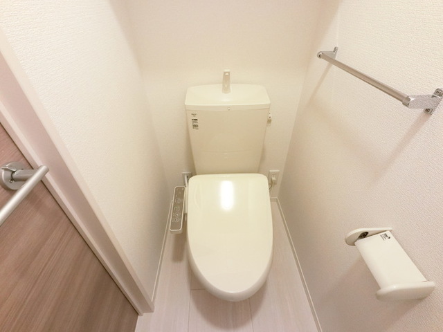 トイレ　温水洗浄便座付き