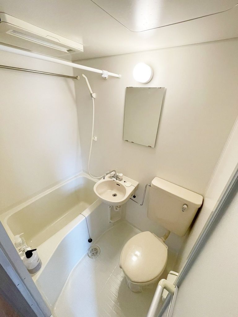 多摩都市モノレール 大塚・帝京大学駅 徒歩10分 2階建 築19年の風呂写真