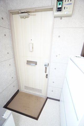 ＪＲ外房線 誉田駅 徒歩20分 2階建 築41年の玄関写真