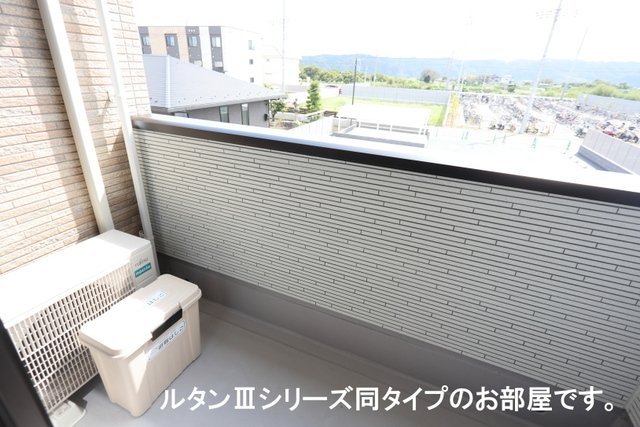 バルコニー　バルコニーがあります
