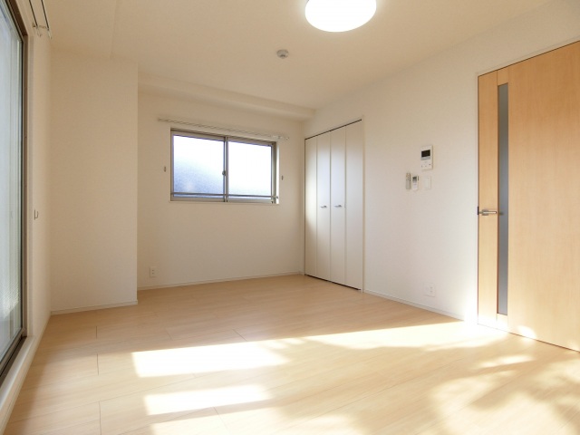 居室・リビング　角部屋で日当りよいお部屋です