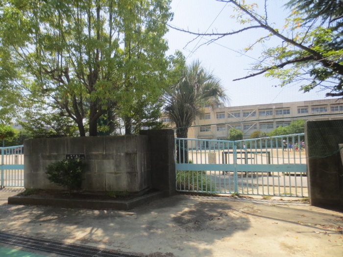 小学校　小学校（小学校）まで640m