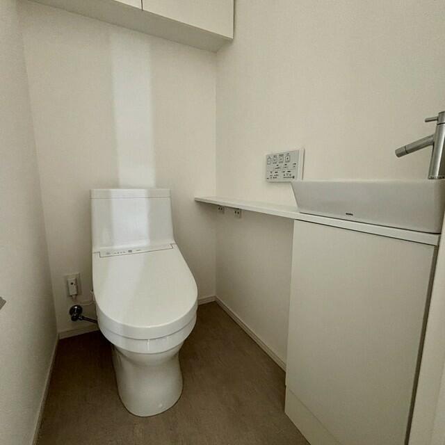 トイレ　※写真は同タイプ住戸です。