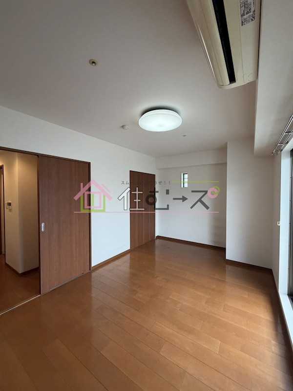 ParkHills北堀江lamodaの居間写真