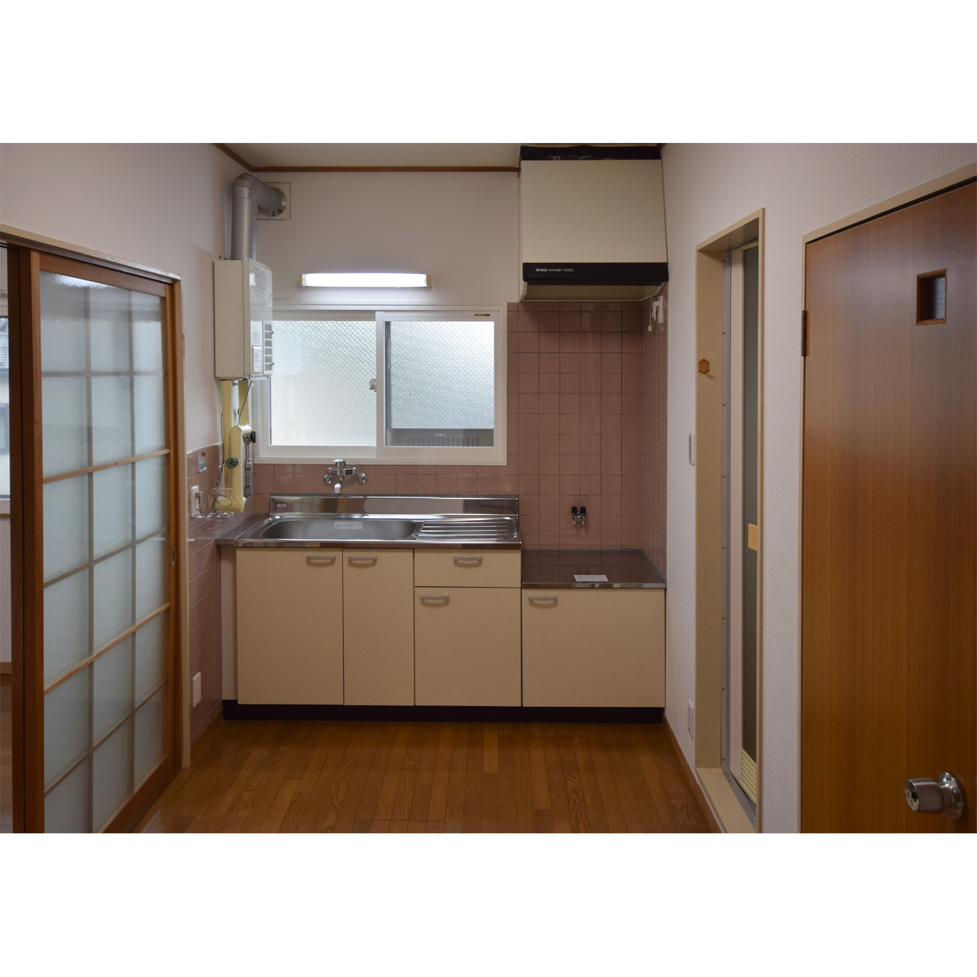 金沢市 3階建 築39年のキッチン写真