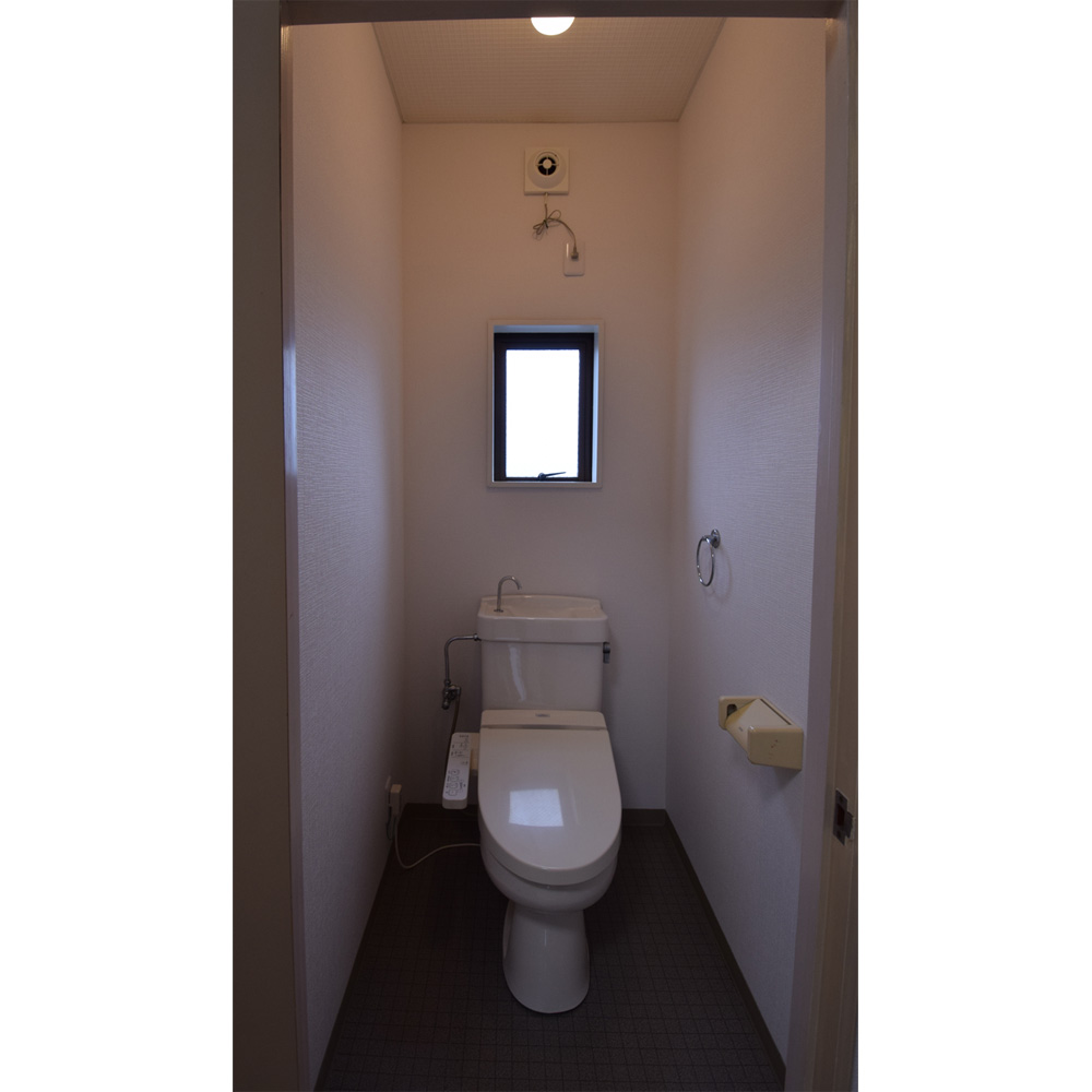 金沢市 3階建 築39年のトイレ写真