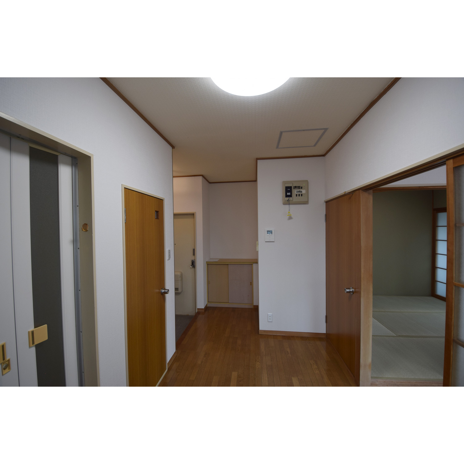 金沢市 3階建 築39年の内装写真