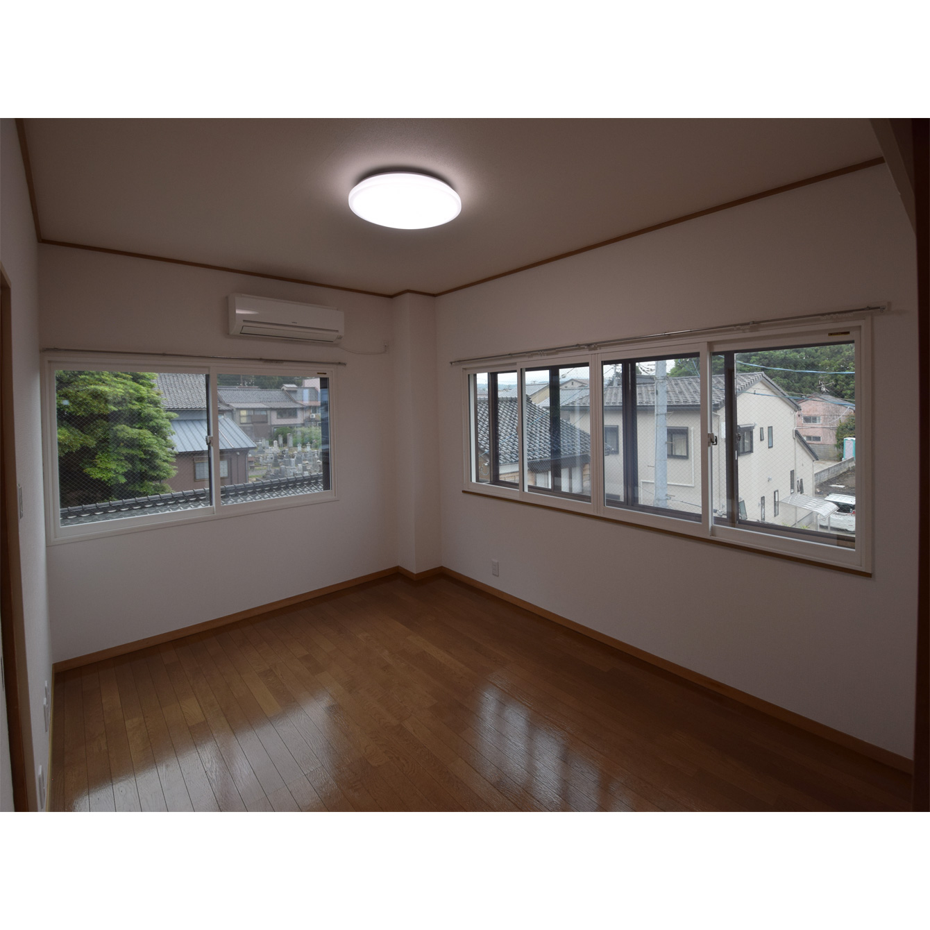 金沢市 3階建 築39年の居間写真
