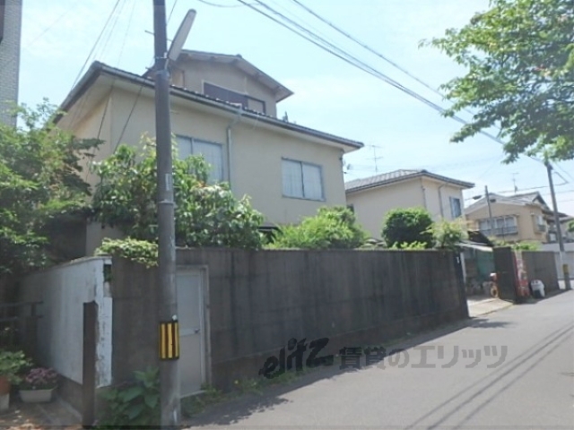 京都市左京区北白川西平井町のアパートの建物外観