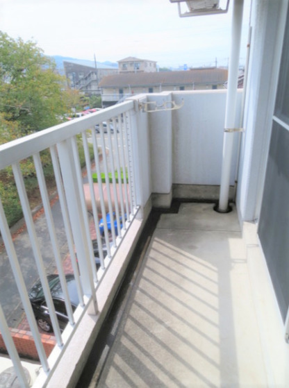 バルコニー　外からの目が気にならないバルコニーで洗濯物が干せます