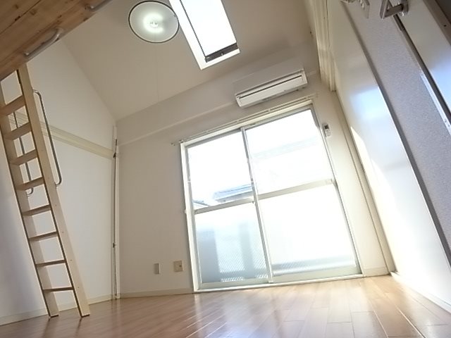 【神戸市西区王塚台のアパートの居室・リビング】