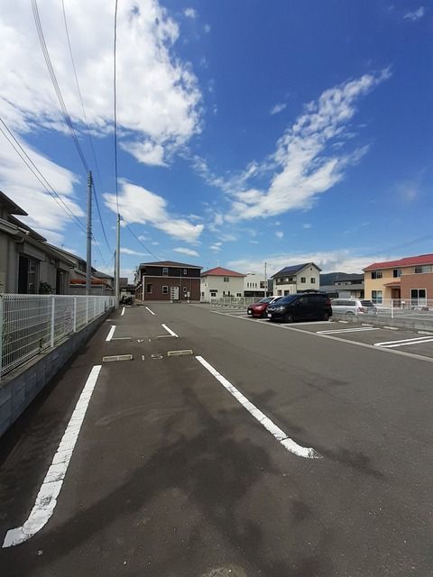 【石巻市渡波のアパートの駐車場】