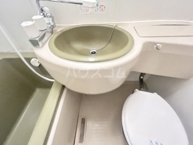 【小田原市曽比のアパートの洗面設備】
