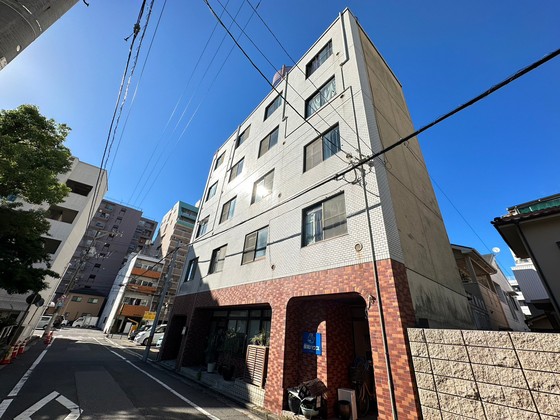 【広島市中区河原町のマンションの建物外観】