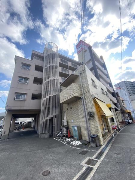 寝屋川市八坂町のマンションの建物外観