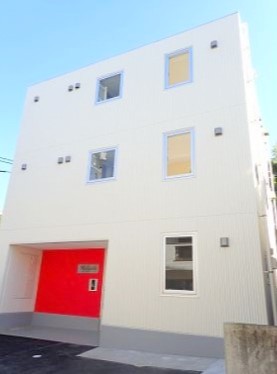 【広島市南区南大河町のマンションのエントランス】