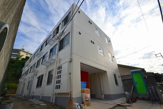 広島市南区南大河町のマンションの建物外観