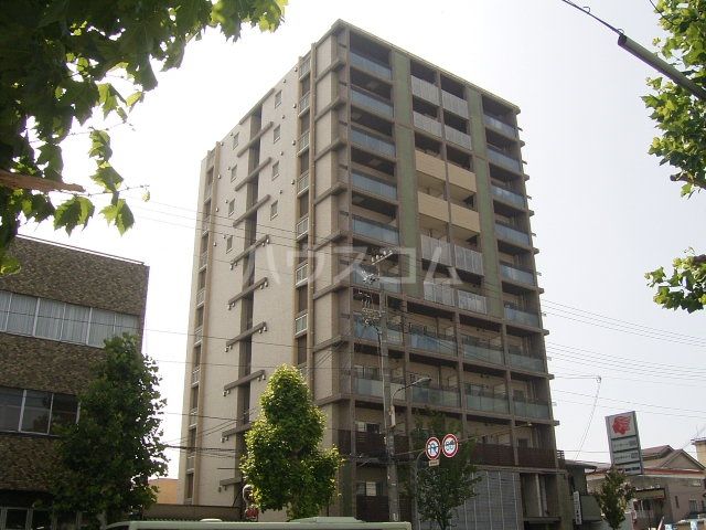 京都市下京区西七条掛越町のマンションの建物外観