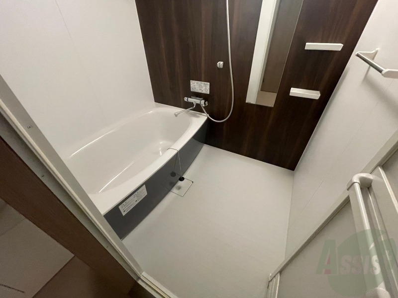 バス・シャワールーム　お風呂になります。一日の疲れを癒してくださいね。