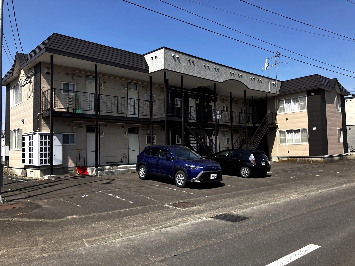 夕張郡栗山町松風のアパートの建物外観