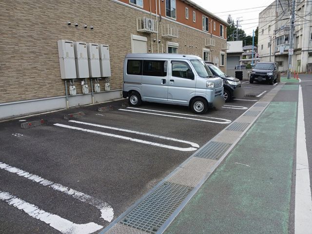 【名張市蔵持町里のアパートの駐車場】