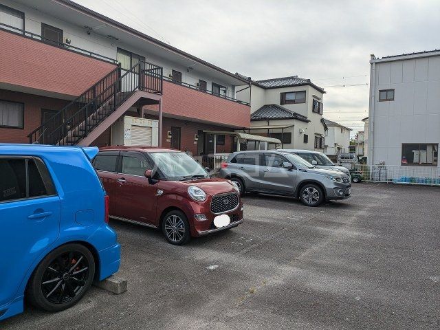 【ウイングヒルズＣの駐車場】