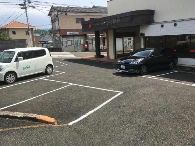 【浦川アパートの駐車場】