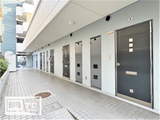 【アルファ二番町のエントランス】