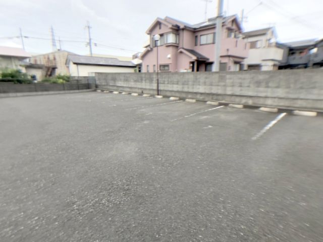 【紀の川市西井阪のアパートの駐車場】