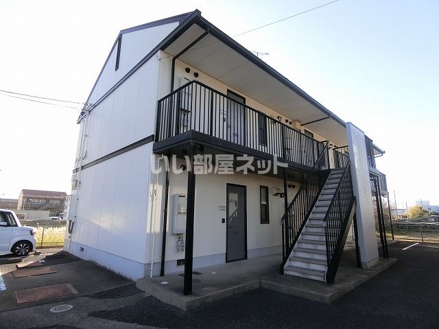 津市高茶屋小森上野町のアパートの建物外観