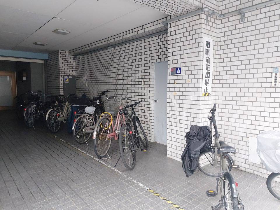 【松山市千舟町のマンションの駐車場】