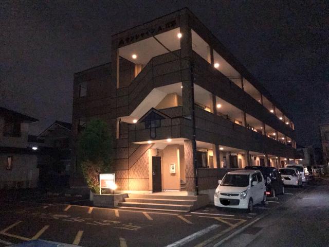 【小田原市中里のマンションの建物外観】