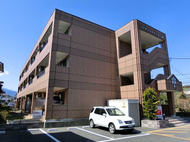 小田原市中里のマンションの建物外観