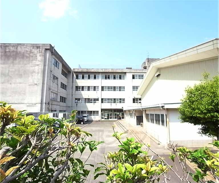 【宇治市広野町のマンションの中学校】