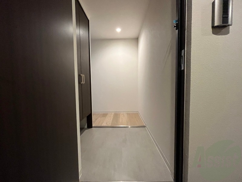 玄関　玄関です。ご覧の通り広々としていますね。