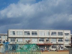 小学校　津田小学校（小学校）まで300m
