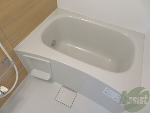 バス・シャワールーム　バスルームはこちらです。広々としてゆったり休めます。