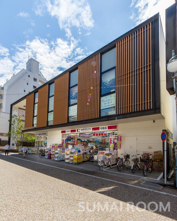 ドラックストア　ココカラファイン西新中央店（ドラッグストア）まで70m