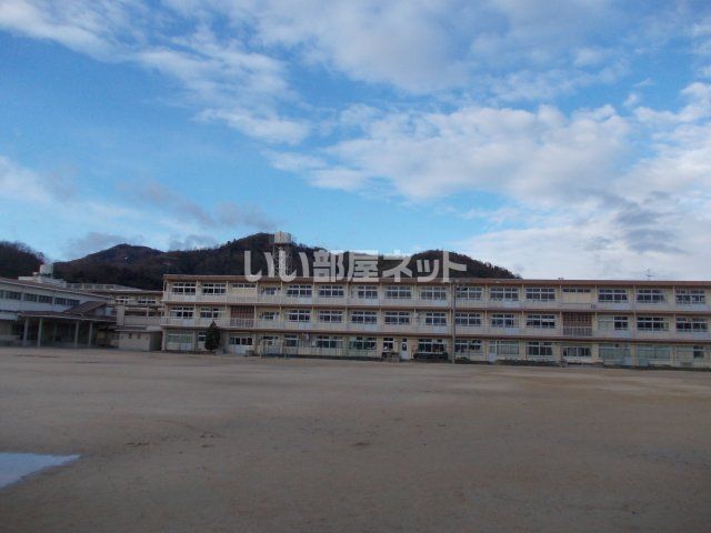小学校　福山市立加茂小学校（小学校）まで781m