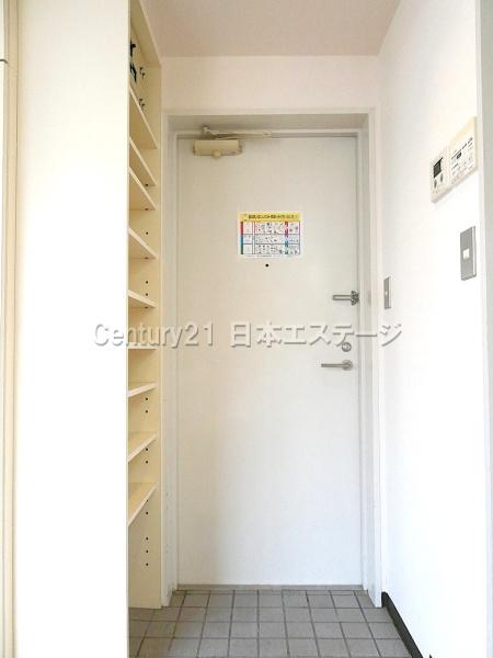 玄関　シューズ入れ完備です