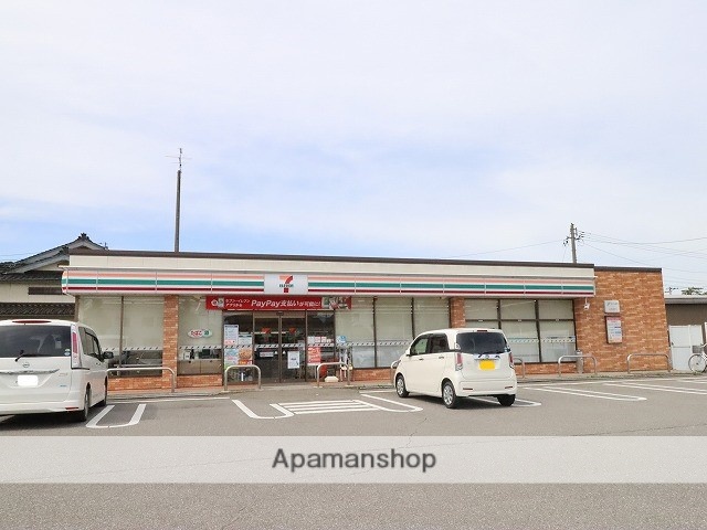 コンビニ　セブンイレブン（コンビニ）まで680m