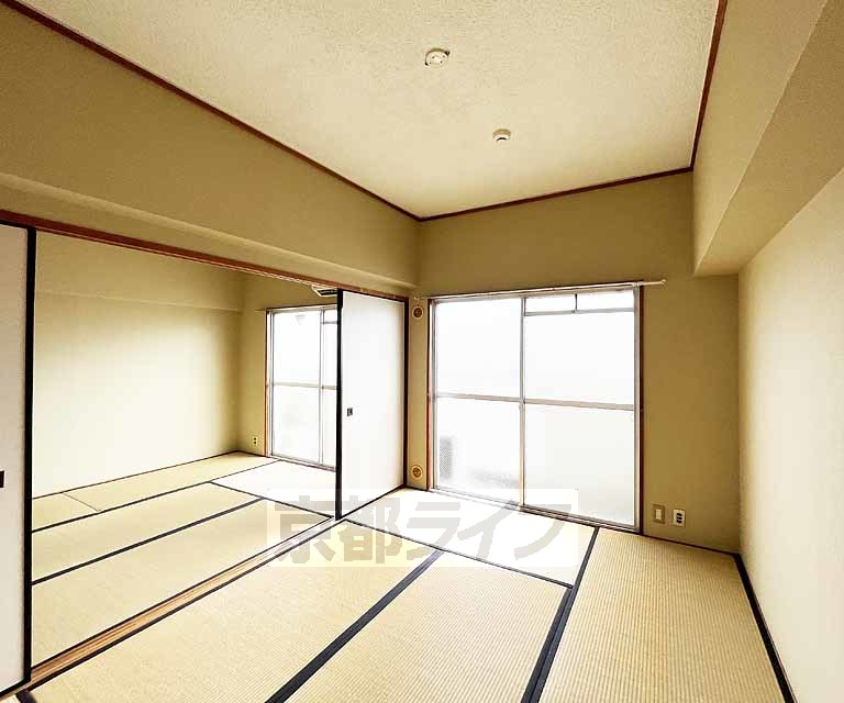 居室・リビング　ひろびろとした居室です。ゆったりくつろげますね。