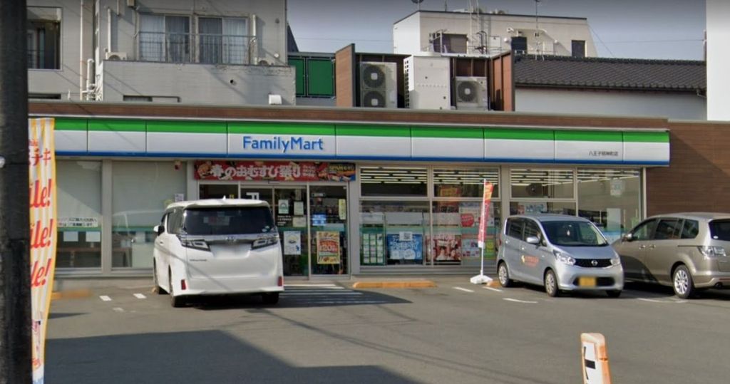 コンビニ　ファミリーマート八王子明神町店（コンビニ）まで300m