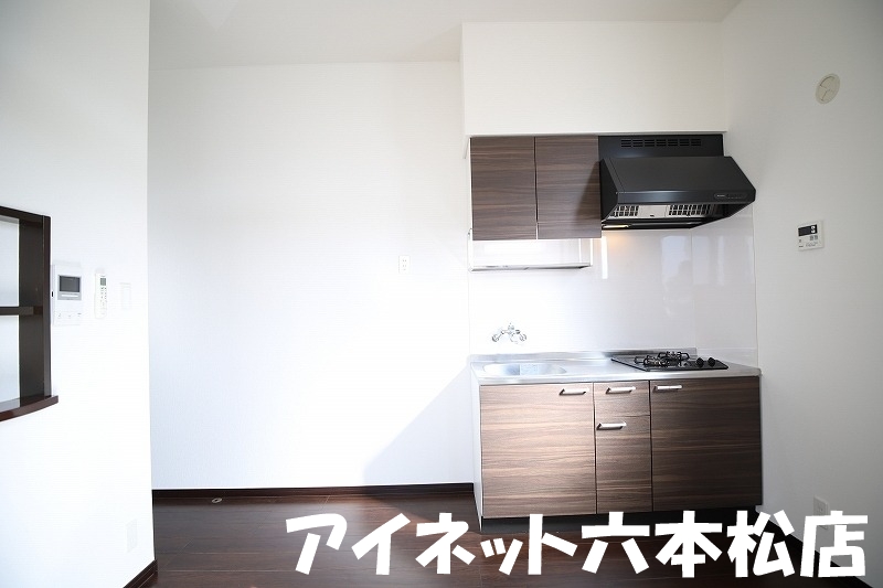 キッチン　まな板スペースたっぷりです。