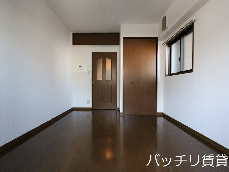 居室・リビング　別号室タイプの為、現状を優先いたします